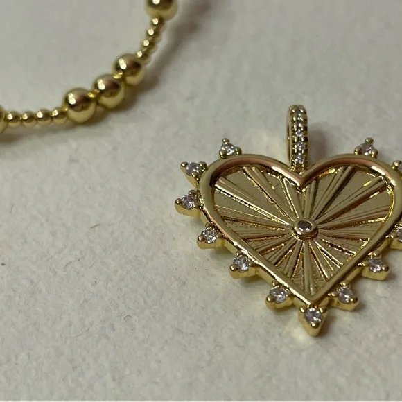 Sacred Heart Necklace, 18k Gold - Picture 6 of 9